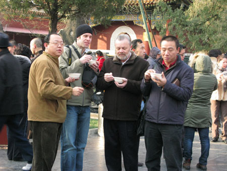 Thousands long for a taste of 'lucky' Laba porridge