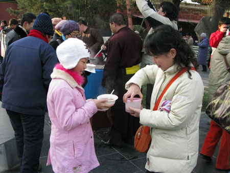 Thousands long for a taste of 'lucky' Laba porridge