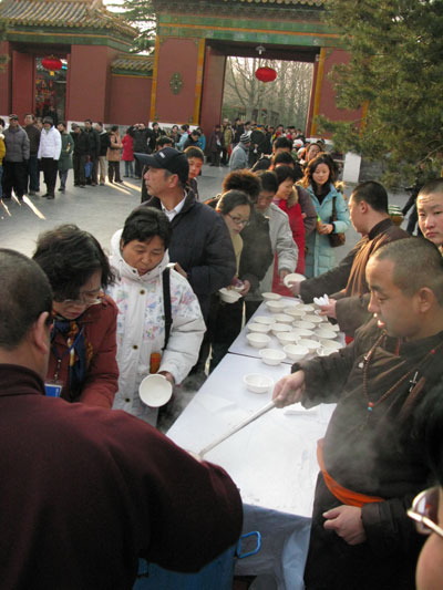Thousands long for a taste of 'lucky' Laba porridge