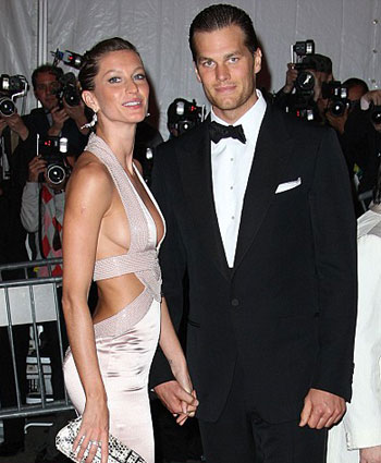 Model Gisele Bundchen weds NFL star Tom Brady