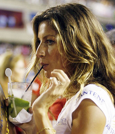 Model Gisele Bundchen weds NFL star Tom Brady