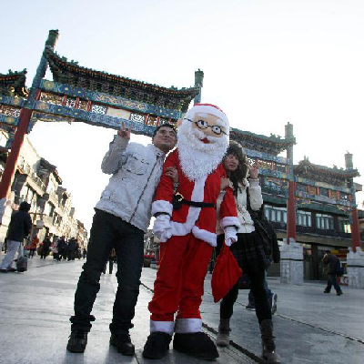 Westerners in China celebrate Christmas with an Oriental twist