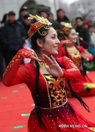 Bazar featured Xinjiang products opens in E China