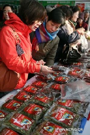 Bazar featured Xinjiang products opens in E China