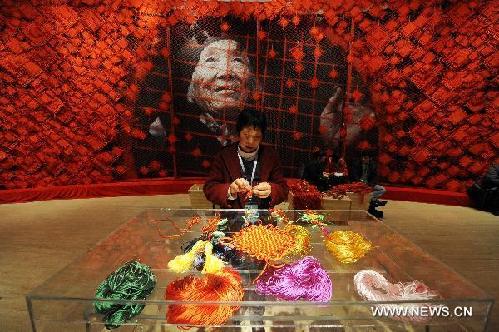 Folk artworks, handicrafts exhibited in Beijing