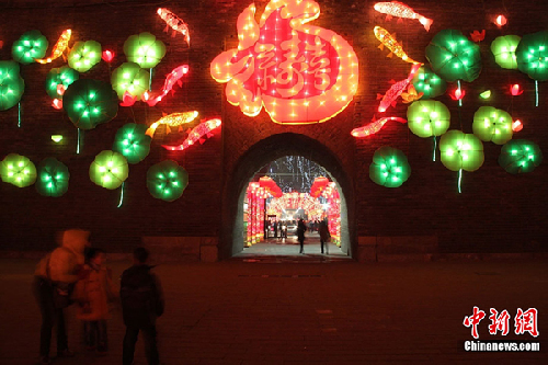 Lanterns illuminate Chinese Spring Festival