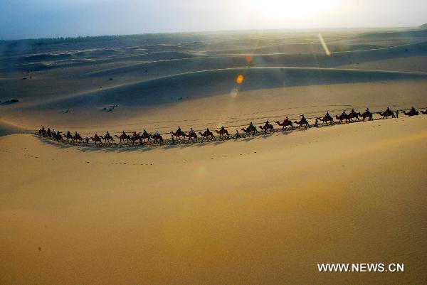 Tourism booms in NW China's Dunhuang