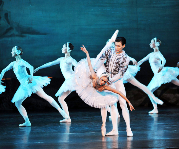 'Swan Lake' at 2nd Xinjiang Int'l Folk Dance Festival