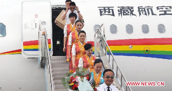 Tibet Airlines makes maiden flight