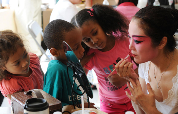 Peking Opera sparks kids' interests in NY