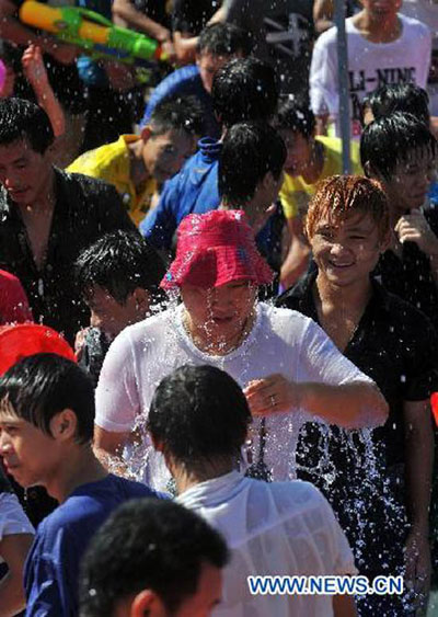 Li, Miao ethnic groups celebrate Qixi Festival