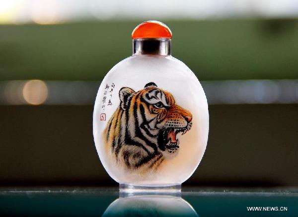 Snuff bottle paintings