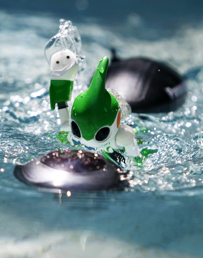 'Evolta' robot swims in Tokyo
