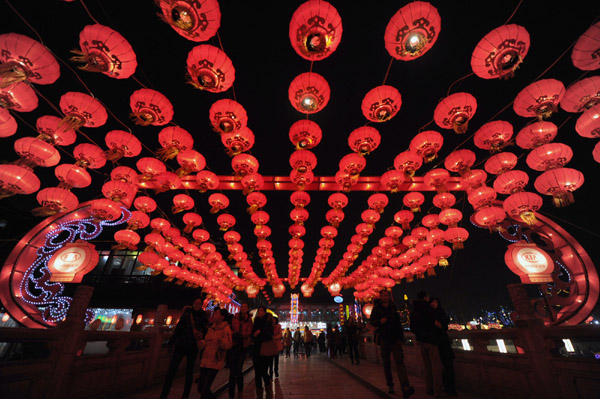 Festive lantern fair lights up E China