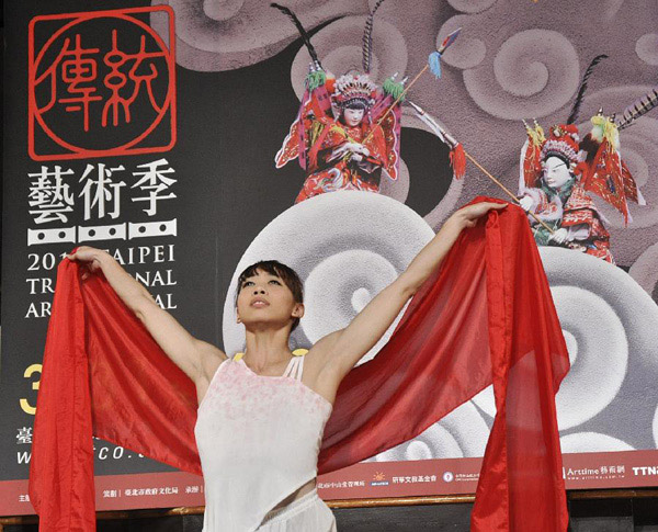 Actors perform in 2012 Taipei Traditional Arts Festival
