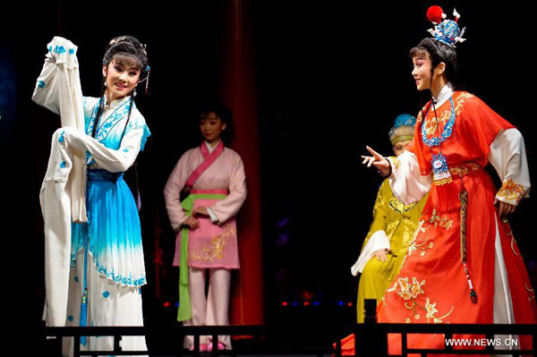 Yue Opera play 'Story of the Stone' on show in Beijing