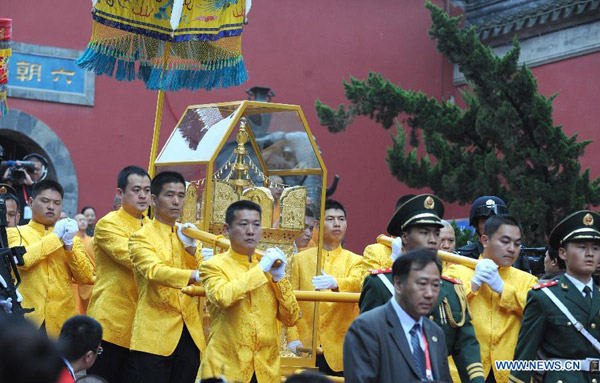 Buddha's parietal-bone relic sent to Hong Kong for public worship