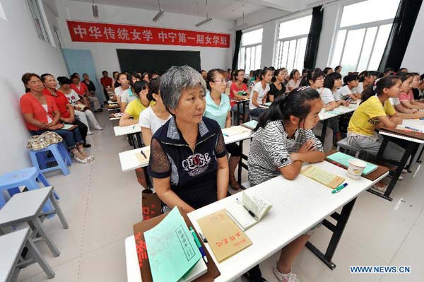 Classes held to teach local women traditional culture in Ningxia