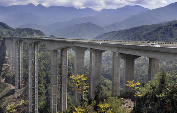 Sichuan becoming traffic hub of W China