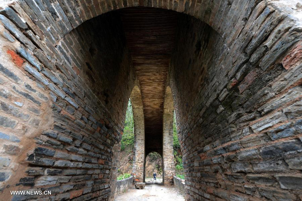 Taiping bridge set up for over 200 years in Jiangxi