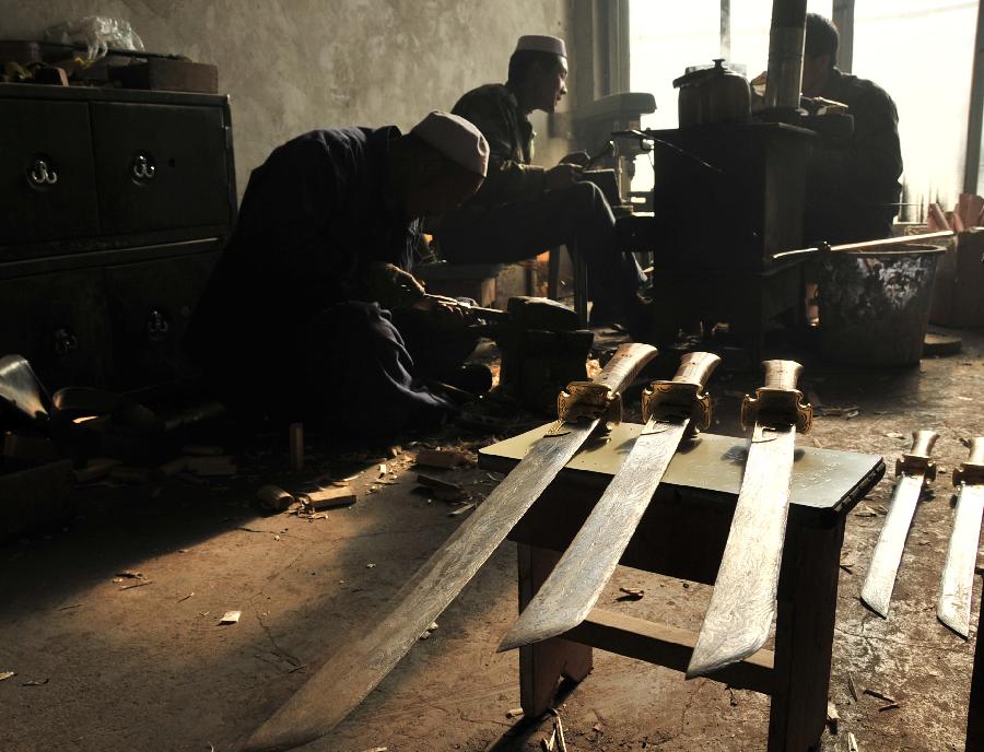 China's Bao'an ethnic group famous for broadsword forging technique