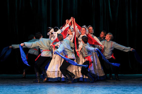 Russian dancers perform in China's Changchun