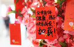 Foreigners experience Lunar New Year traditions