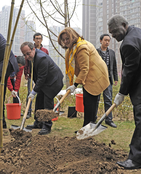 Envoys dig in at Earth Day bamboo garden[1]|c