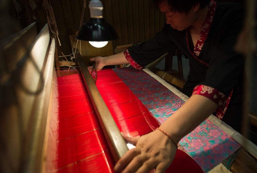 Shu brocade weaved in China's Chengdu