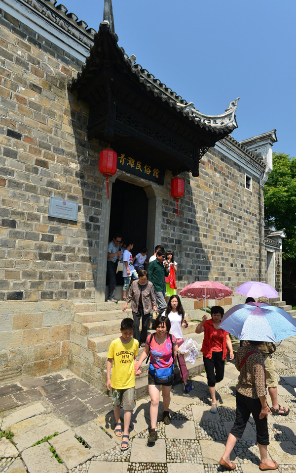 Ancient dwellings rebuilt into Duanwu Festival gallery