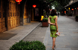 2,000 cheongsam fans put on a show in Shanghai