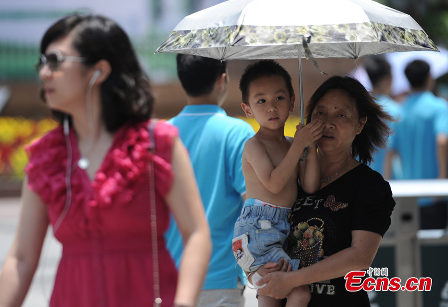 Summer heat wave hits SW China's Chongqing