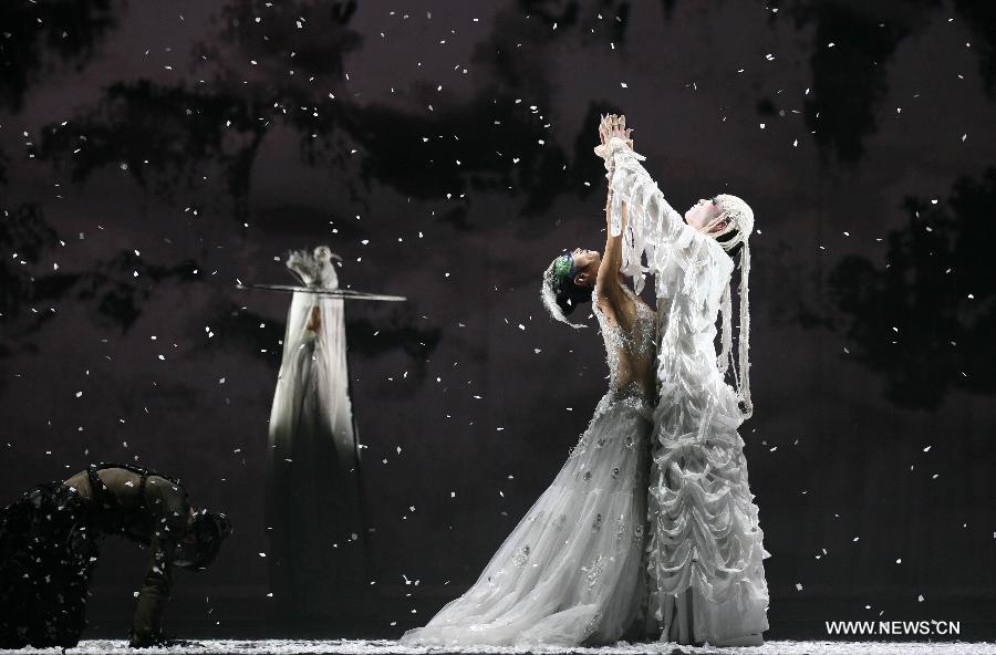 Yang Liping performs in her final dance drama 'The Peacock'