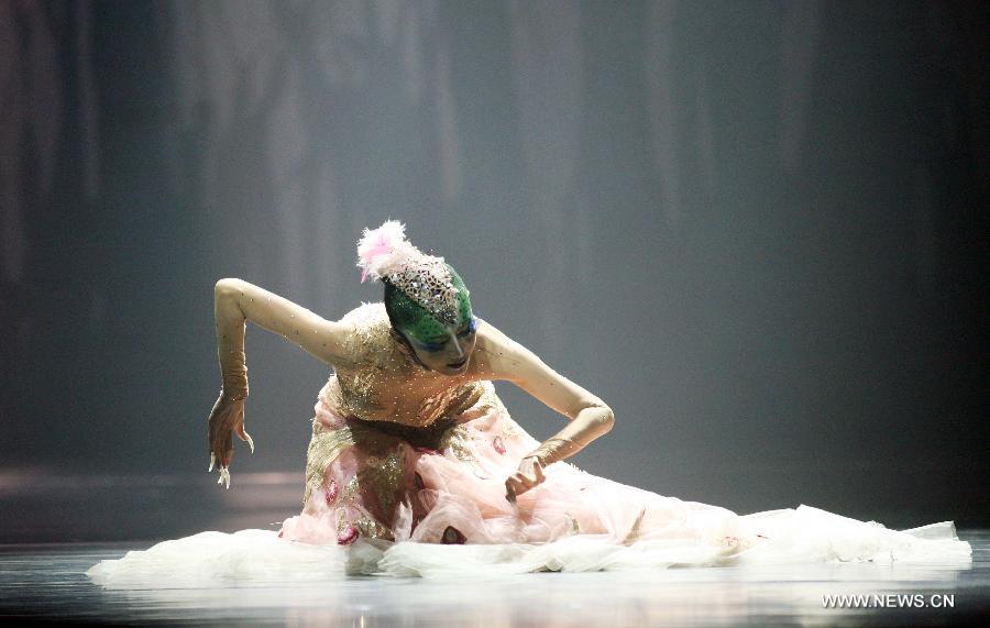 Yang Liping performs in her final dance drama 'The Peacock'