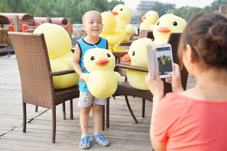 Giant yellow duck coming to Beijing