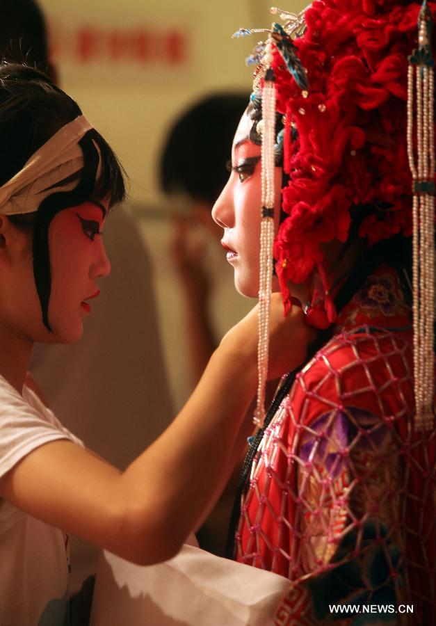 Little amateurs perform Peking Opera in Tianjin