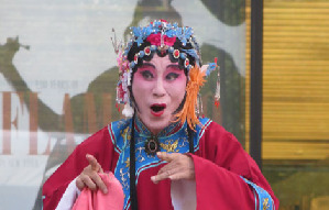 Little amateurs perform Peking Opera in Tianjin