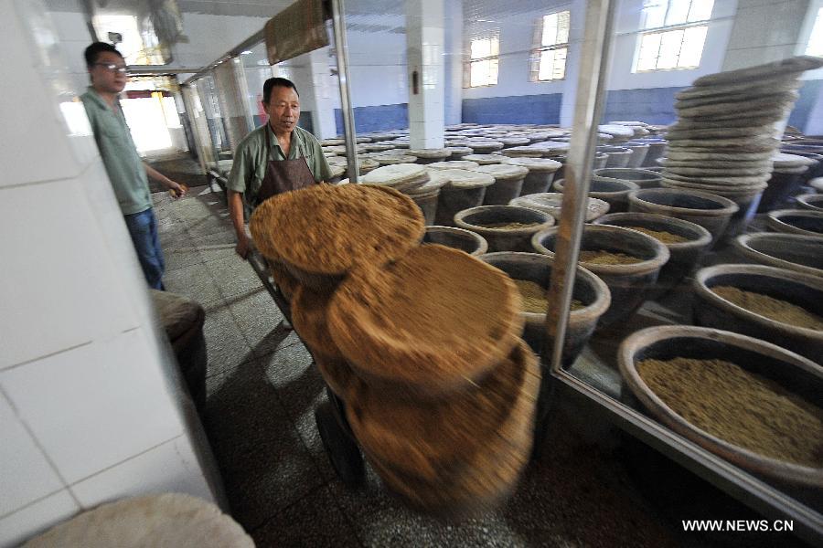 Tech of making Shanxi mature vinegar on display