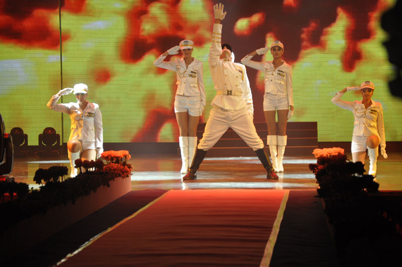 World's first aircraft carrier wedding show