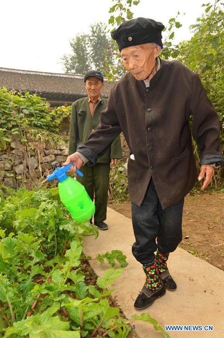 Elders celebrate Chongyang Festival in China