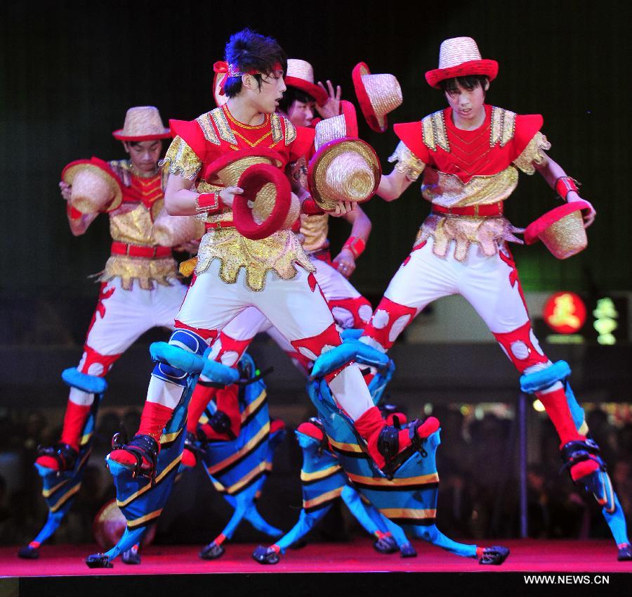 Festive mood grows at Singapore's Chinatown