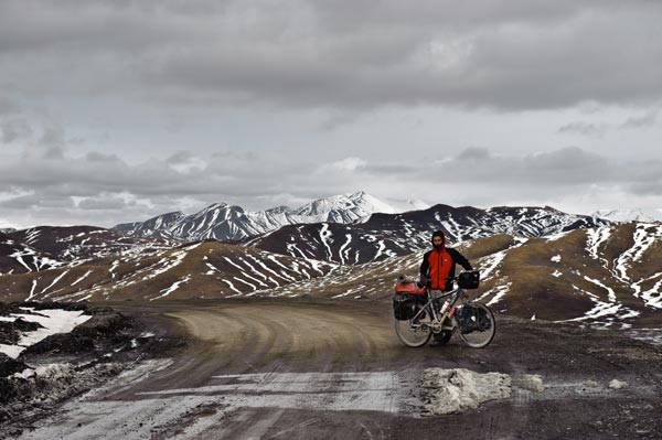 Spaniard explores China on a bicycle