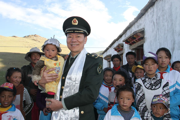 Doctor wins hearts in Tibet with free health checks