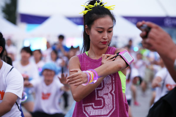 Runners sprint past Beijing's iconic structures