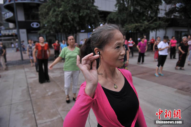 Chongqing takes spin at silent square dancing