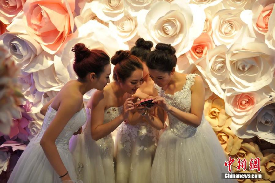 Yunnan's 1st wedding expo opens in Kunming