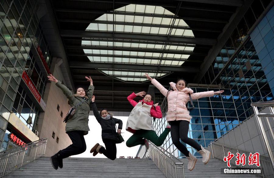 Aspiring dancers prepare for art test