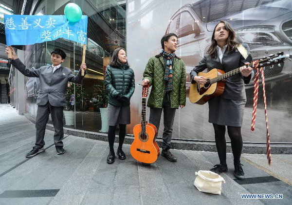 More than 60 int'l students participate in charity bazaar in Hangzhou