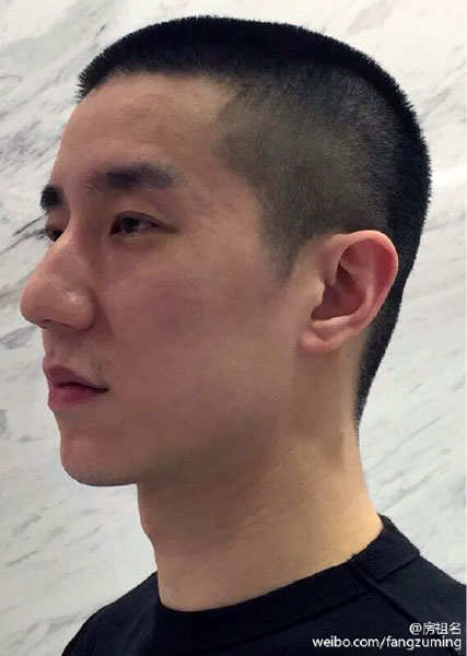 Jackie Chan gives son a new haircut