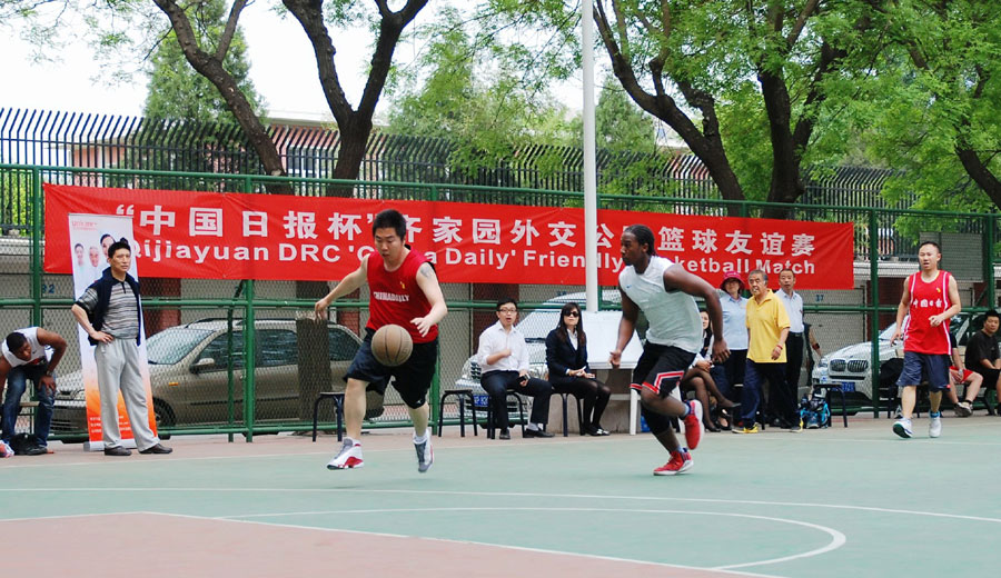 Basketball match held to engage China Daily readers